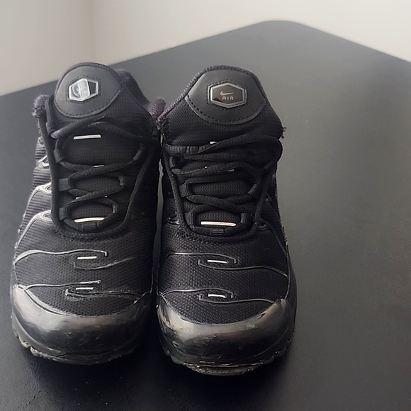 Girls size 3Y air max, black - Picture 1 of 4